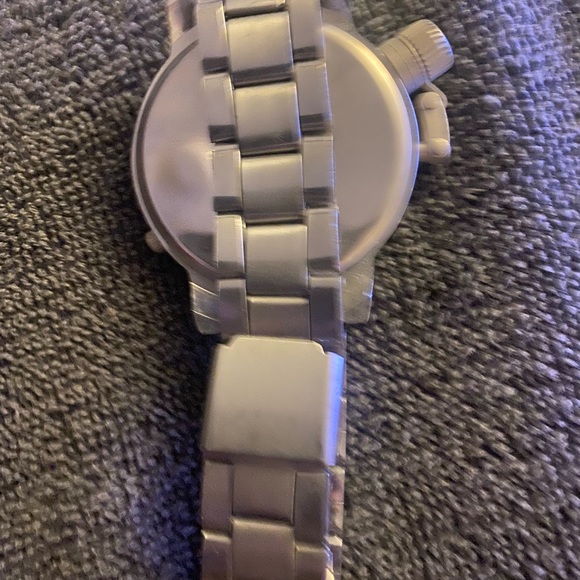 V6 analog stainless steel Watch - Picture 2 of 2